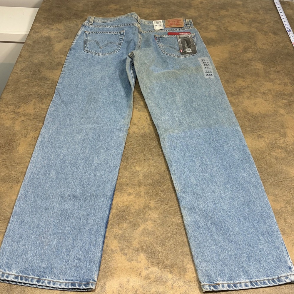 Levi's 550 Relaxed Fit Jeans Mens 36x34 Light Wash Deadstock y2k *STORAGE DUST*